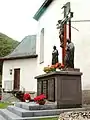 Gefallenen-Ehrenmal mit Kreuzigungsgruppe