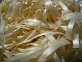 Spargelschalen werden häufig als Grundlage für eine kräftige Spargelsuppe verwendet