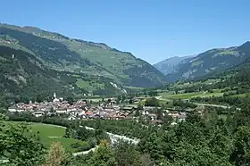 Andeer. Links oben die Ruine derBurg Cagliatscha