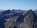 Faselfadspitze vorn rechts, Scheibler links Mitte. Zwischen beiden Bergen Pflunspitzen und Kaltenberg. Rote Wand ganz rechts.