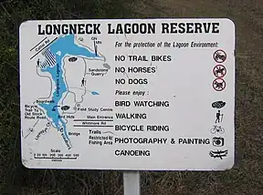 Informationstafel auf dem Rundweg um die Longneck Lagoon