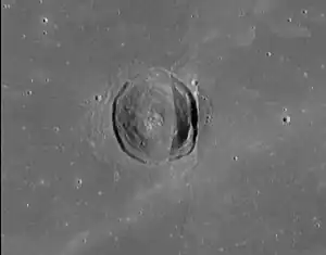Krater Schiaparelli (LROC-WAC)
