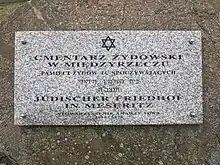 Schifttafel erinnert an ehem. jüdischen Friedhof in Meseritz