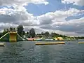 Hüpfburgen im Wasser