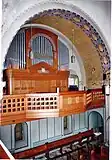 Abb. 17: Orgel-Prospekt ohne die demontierten Holzkämpfer seitlich des Prospektbogens