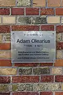 Schleswig, Dreifaltigkeitskirche: Gedenktafel Adam Olearius