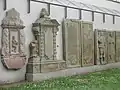 Epitaphe auf dem Schlosshof Behringen