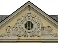 Giebel des Schloss Brüggen mit Wappen der Gertrud Louise von Grapendorf