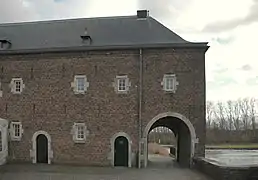 Südostflügel mit Gartentor