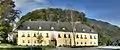 Schloss Leonstein vor dem Burghügel