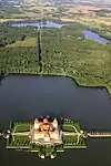 Schloss mit Sichtachse zum Fasanenschlösschen