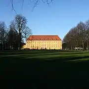 Das Osnabrücker Schloss ist mit Seminarräumen, Hörsälen und Verwaltungstrakt das Hauptgebäude der Universität.
