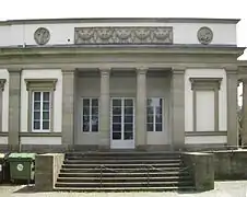 Rechte Loggia der Ostfassade(mit Skulpturen 13–15).