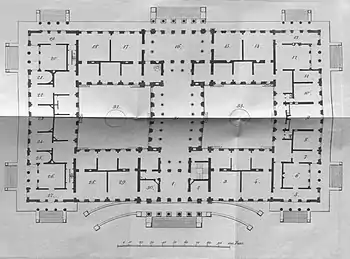 Grundriss des Erdgeschosses bis 1944.Raumnummern: 2–10: Räume des Königs, 11–15: Räume der Königin, 17–25: Räume der Prinzessinnen, 26–30: Fremdenzimmer, 31–32: Innenhöfe.
