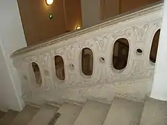 Geländer große weiße Stiege Kaiserstein