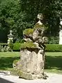 Gartenfigur vor dem Schloss St. Martin