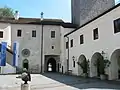Haupteingang vom Innenhof aus gesehen