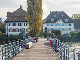 Schifflände mit Schloss Uttwil und Haus Seeburg