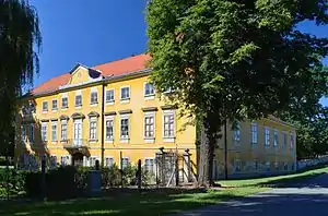 Schloss Walterskirchen, 1733 von Graf Andreas Koháry erworben; heute im Besitz des Hauses Sachsen-Coburg-Koháry.