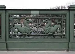 Zwei Hippokampen im Brüstungsgitter der Berliner Schloßbrücke