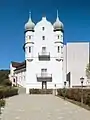 Schlosshofen Außenansicht 2017 Front Türme