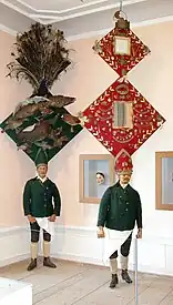 li: Vogelpercht und Schönpercht (Volkskundemuseum Salzburg)re: Schiechperchtenlarve (St. Johann / Pongau)