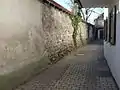Die Stadtmauer in Schongau (im Vordergrund verputzt) besteht aus Pollinger Kalktuff.