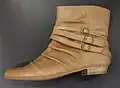 Modeschmuckgürtel auf Schuhen