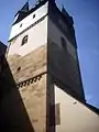 Kirchturm (romanisch) von Nordost mit Rundbogenfries