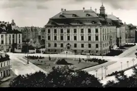 Justizpalast (Neubarock, 1905). Die linke Platz-Diagonale verlief entlang des Geldersheimer Wegs.Um 1910