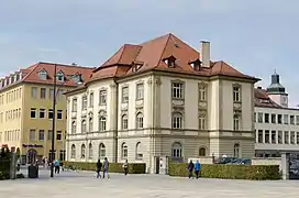 Ehemaliges Rentamt (Neubarock, 1904), später Finanzamt, heute Justizbehörden.2014