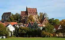 Ansicht von Ort und Burg