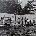 Schwimmbad hinter dem Mädchentrakt (1906)