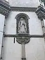 Figur der Heiligen  Teresa an der Fassade