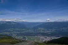 Blick vom Goldeck in Kärnten auf das Liesertal (Bildmitte), vorne das Drautal