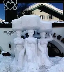 Figurengruppe auf dem Seefelder Schneefest