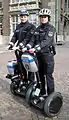 Polizeivollzugsbeamte der Bremer Polizei mit Segway PT-Patrouillenfahrzeugen der Hessischen Polizei