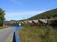 Die im Jahr 1920 erbaute 10.000 m² Sheddachhalle der Seidenweberei.