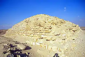West- und Südseite der Pyramide von Seila