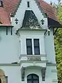Nordseitiges Erkerfenster mit Schriftzug Schwarzenfels