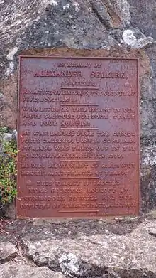 Gedenktafel für Alexander Selkirk an Selkirks Aussicht auf der Robinson-Crusoe-Insel