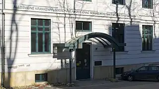 Haus 3, Eingang