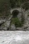 Die sogenannte Römerbrücke bei Serfaus, deren Substanz wohl in die römische Antike zurückreicht, Form und Konstruktion entsprechen jedenfalls durchweg der römischen Brückenbautechnik.
