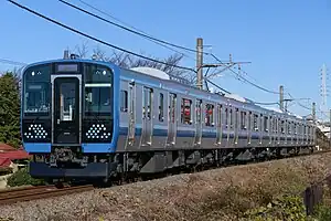 Triebzug des Typs E131-500 auf der Sagami-Linie im Westen Tokios