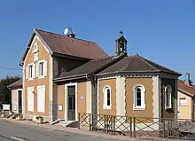 Mairie (Bürgermeisteramt) und Gemeindehaus, genannt „Mairie bleue“