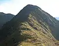 Blick vom Sgùrr Fhuaran zum Gipfel des Sgùrr na Càrnach