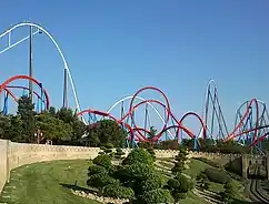 Shambhala (weiß) mit Dragon Khan (rot)