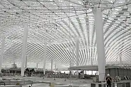 Fassade des neuen Terminals des Shenzhen International Airport, Baustelle September 2012