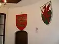 Wappenschilder im Vorraum