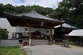 Jinne-Haupthalle (hinten)und die Daishidō des Kan'on-ji
